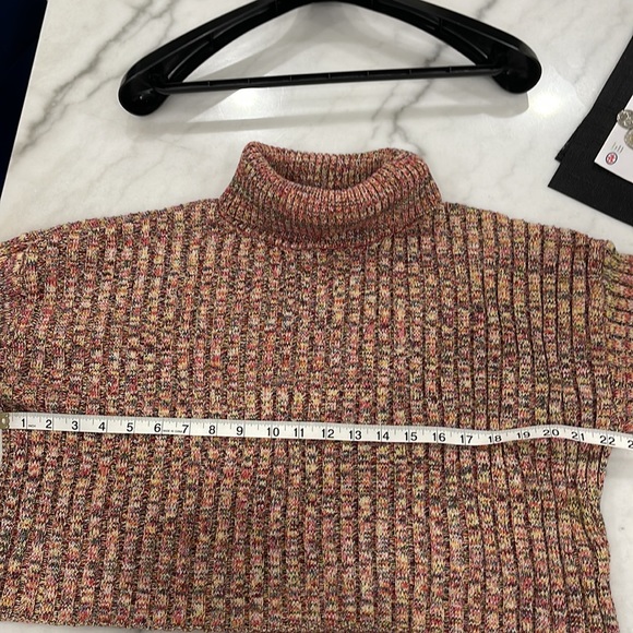 Bundle 2 for $15😀 Forever 21 Cropped Sweater - Picture 6 of 11